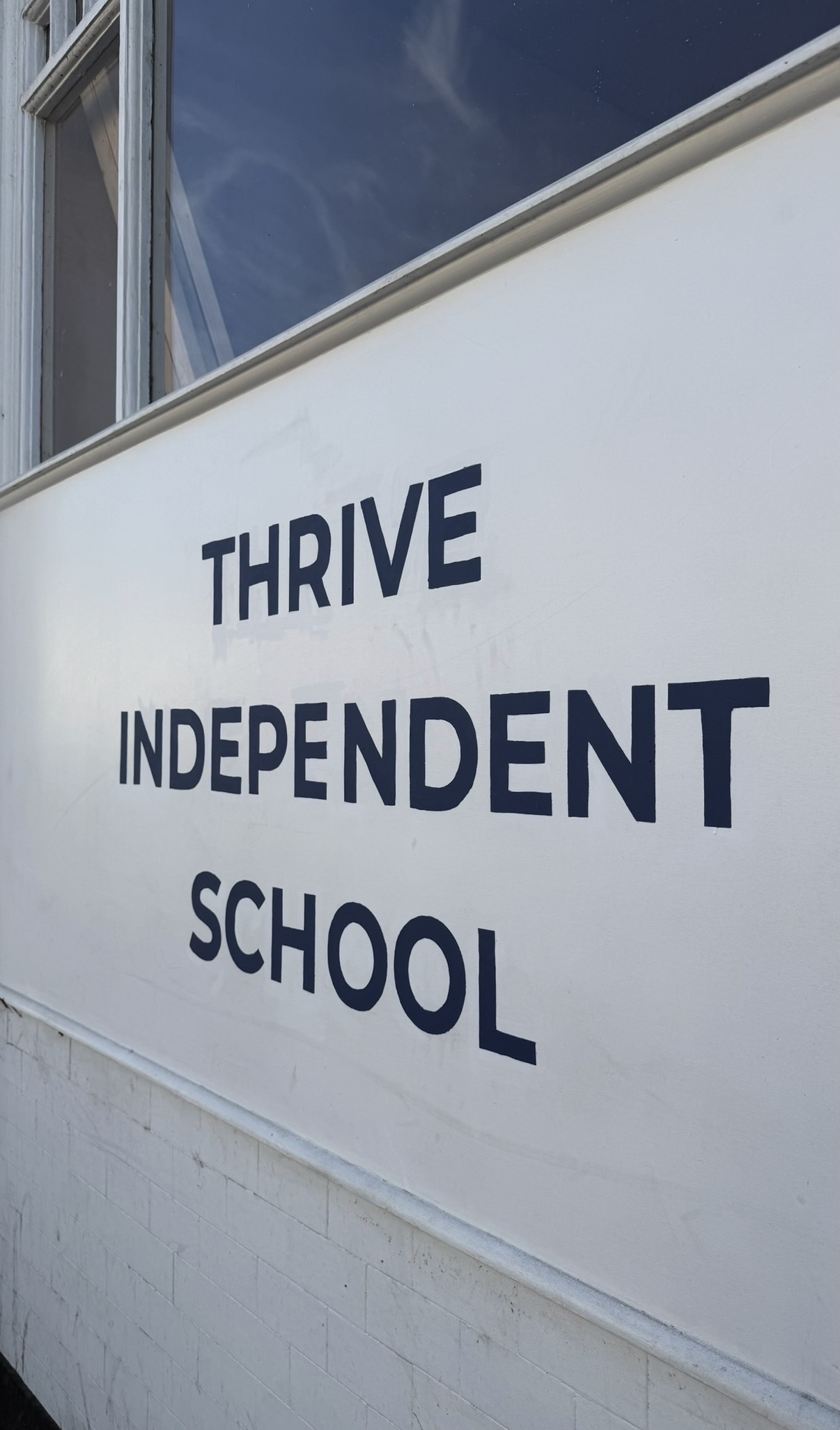 Hand-painted Thrive Independent School exterior signwriting by Shehara